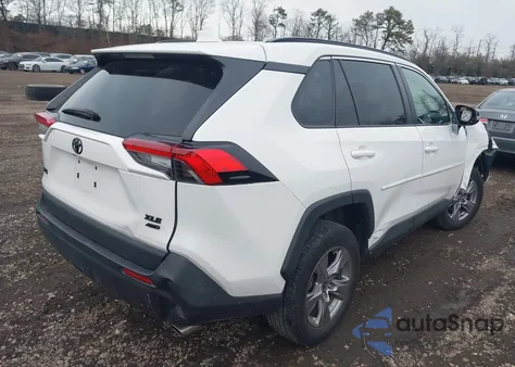 2022 Toyota Rav4 Xle z USA, uszkodzony, nr VIN 2T3P1RFV3NW256249